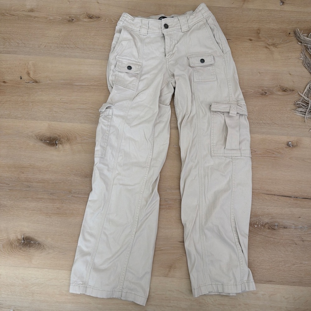 Hollister Cream Cargo Pants - Classic Utility Style